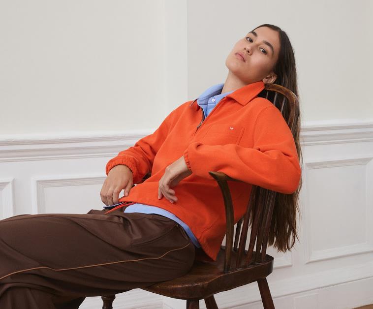 Jonathan Anderson tiếp tục &ldquo;giữ chuỗi&rdquo; phong c&aacute;ch preppy với BST Xu&acirc;n H&egrave; kết hợp c&ugrave;ng UNIQLO- Ảnh 2.