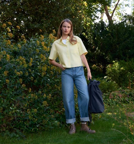 Jonathan Anderson tiếp tục &ldquo;giữ chuỗi&rdquo; phong c&aacute;ch preppy với BST Xu&acirc;n H&egrave; kết hợp c&ugrave;ng UNIQLO- Ảnh 4.