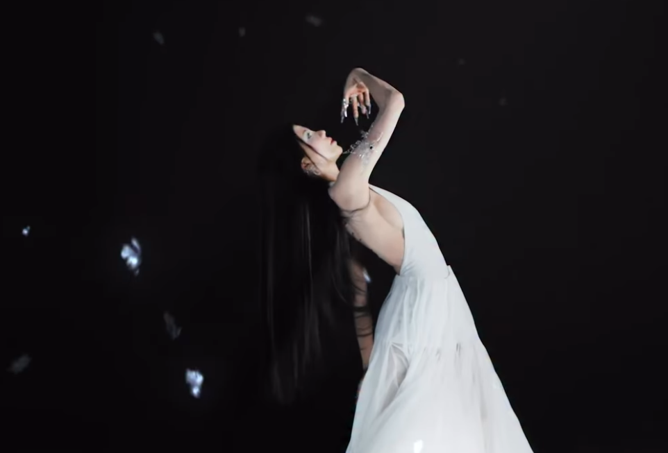 Mai Dora bất ngờ tung MV l&agrave;m ca sĩ- Ảnh 3.