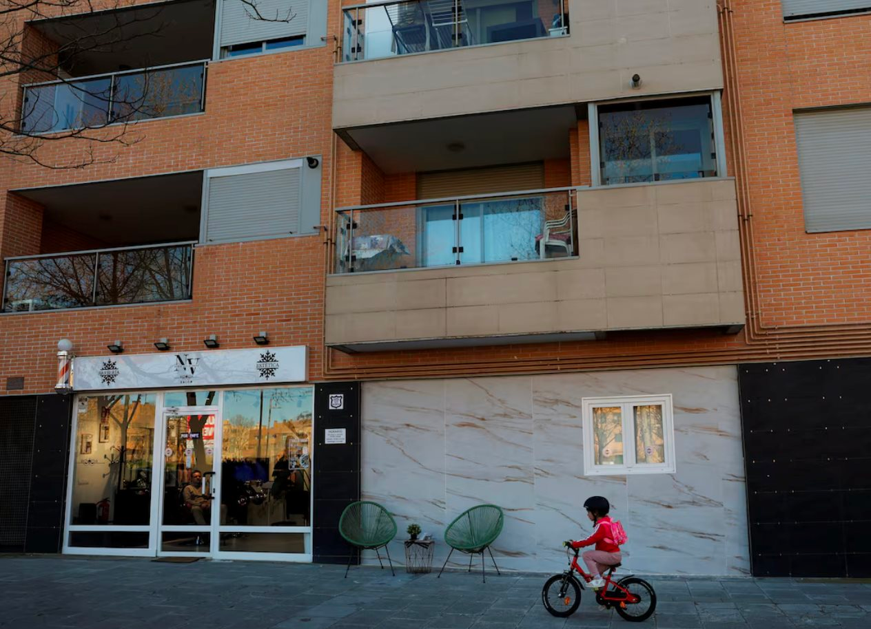 Buồn của người trẻ sống giữa nền kinh tế top đầu thế giới: Bỏ 2,5 tỷ đồng chỉ để mua một ph&ograve;ng ngủ trong nh&agrave;- Ảnh 1.