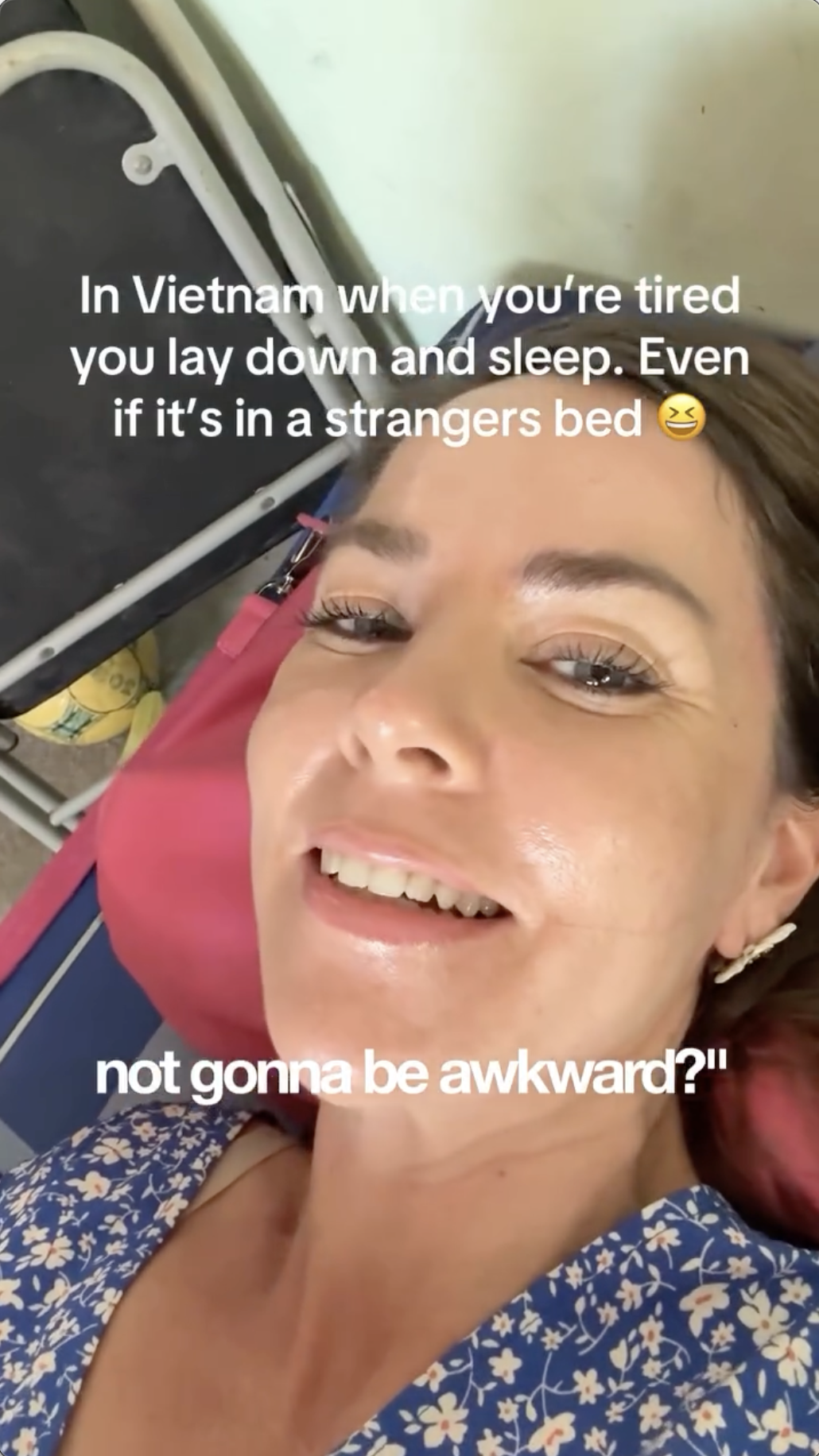 Nữ kh&aacute;ch T&acirc;y bối rối khi được &ocirc;ng ch&uacute; miền T&acirc;y mời l&ecirc;n giường ngủ chung với vợ con- Ảnh 3.