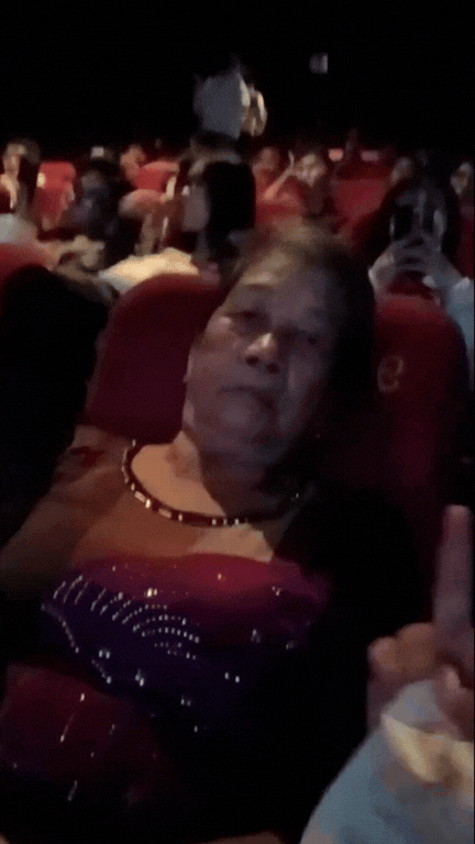 X&uacute;c động c&uacute; lừa ngọt ng&agrave;o của nam sinh An Giang, d&ugrave;ng hợp đồng quảng c&aacute;o ảo đưa &ocirc;ng b&agrave; đi tận hưởng tuổi gi&agrave;- Ảnh 2.