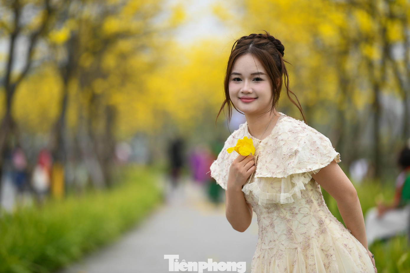 Đổ x&ocirc; check-in đường hoa phong linh rực rỡ nhất Thủ đ&ocirc;- Ảnh 6.