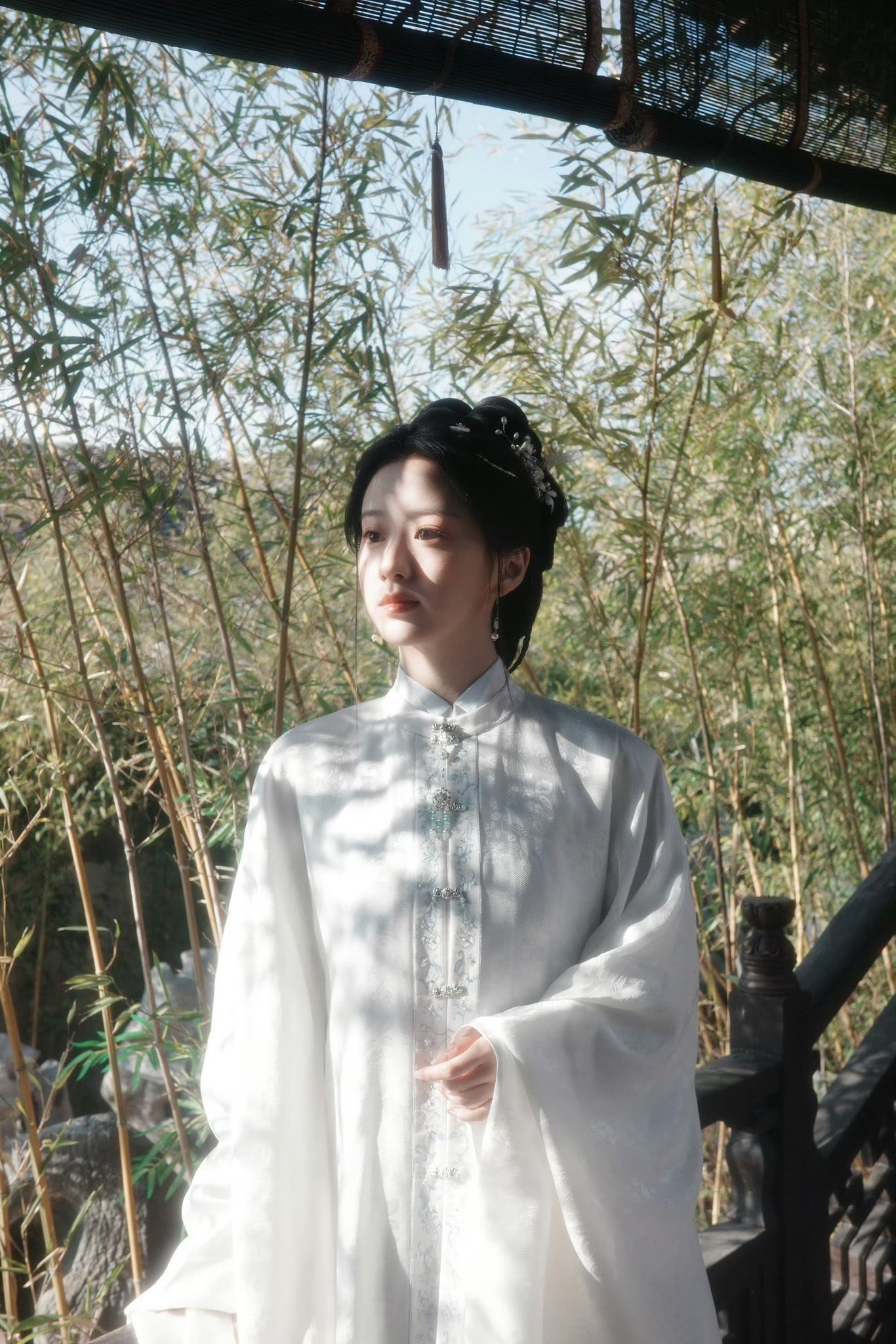 Phong hoa tuyệt đại cũng kh&ocirc;ng đủ h&igrave;nh dung mỹ nh&acirc;n n&agrave;y: Trời sinh để đ&oacute;ng cổ trang, ngắm một hồi tưởng xuy&ecirc;n kh&ocirc;ng- Ảnh 4.