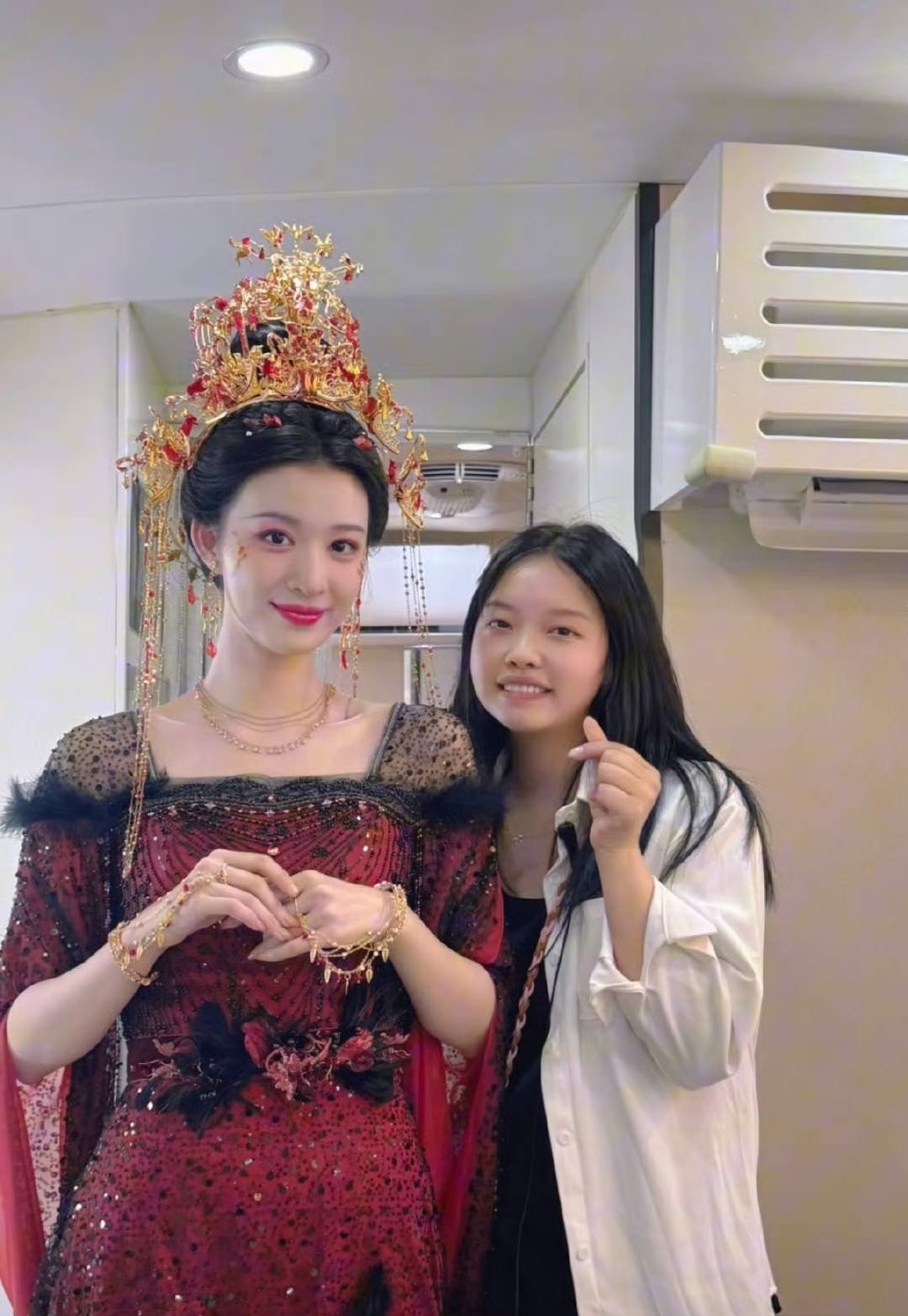 Gương mặt biến dạng của Vương Sở Nhiên, còn đâu nhan sắc đẹp ăn đứt Lưu Diệc Phi- Ảnh 4. Gương mặt biến dạng của Vương Sở Nhiên, còn đâu nhan sắc đẹp ăn đứt Lưu Diệc Phi- Ảnh 4.