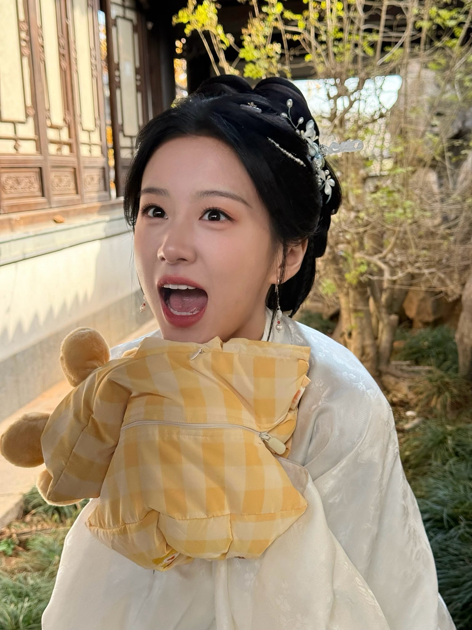 Phong hoa tuyệt đại cũng kh&ocirc;ng đủ h&igrave;nh dung mỹ nh&acirc;n n&agrave;y: Trời sinh để đ&oacute;ng cổ trang, ngắm một hồi tưởng xuy&ecirc;n kh&ocirc;ng- Ảnh 3.