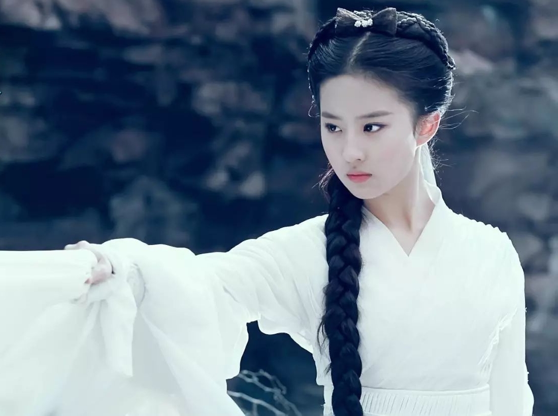 Mỹ nh&acirc;n su&yacute;t thay Lưu Diệc Phi đ&oacute;ng Tiểu Long Nữ: Nhan sắc n&agrave;y Do&atilde;n Ch&iacute; B&igrave;nh cũng ch&ecirc;, tr&ograve; cười lớn nhất showbiz- Ảnh 1.