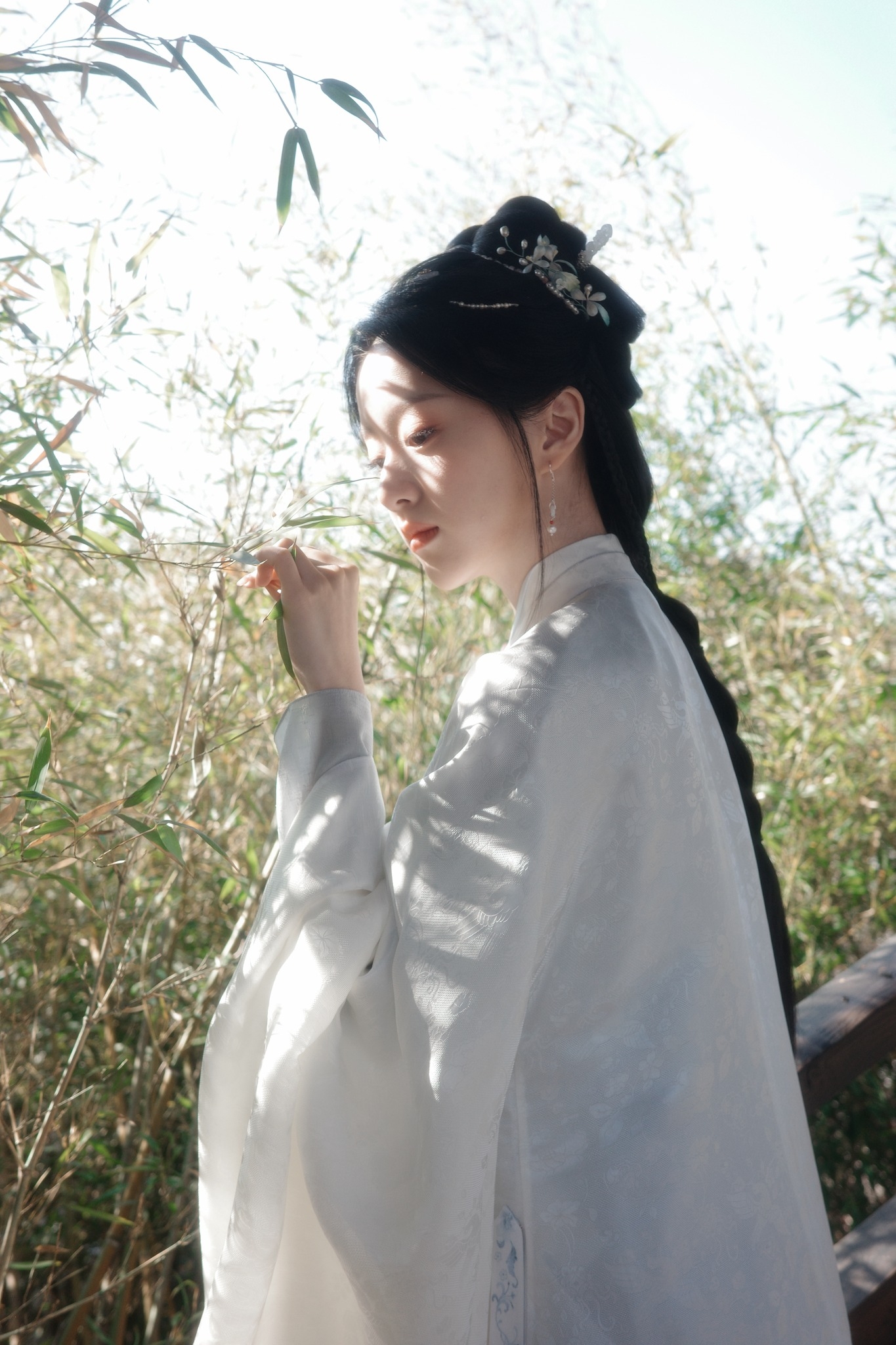 Phong hoa tuyệt đại cũng kh&ocirc;ng đủ h&igrave;nh dung mỹ nh&acirc;n n&agrave;y: Trời sinh để đ&oacute;ng cổ trang, ngắm một hồi tưởng xuy&ecirc;n kh&ocirc;ng- Ảnh 6.