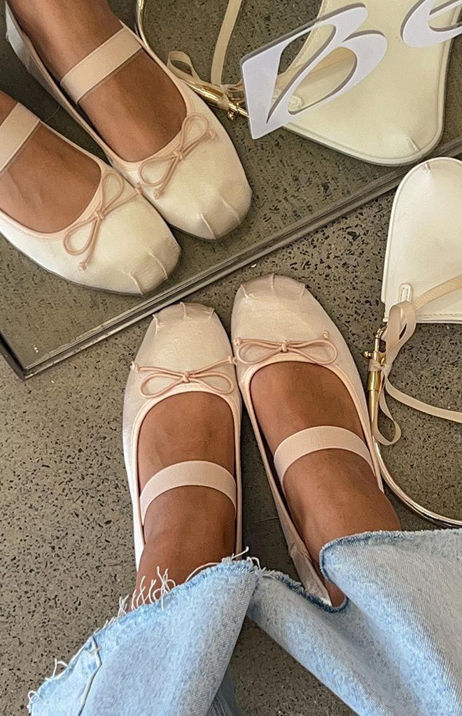 Hot trend 2026 gọi t&ecirc;n gi&agrave;y satin: Từ gi&agrave;y b&uacute;p b&ecirc; tới sneakers đều xinh cỡ n&agrave;y, bảo sao MXH m&ecirc; đắm!- Ảnh 10.