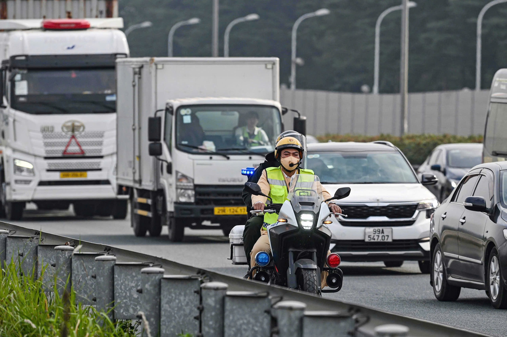 CSGT to&agrave;n quốc kiểm tra nồng độ cồn từ 10 giờ s&aacute;ng m&ugrave;ng 1 Tết B&iacute;nh Ngọ "kh&ocirc;ng ngại ki&ecirc;ng ng&agrave;y Tết"- Ảnh 2.
