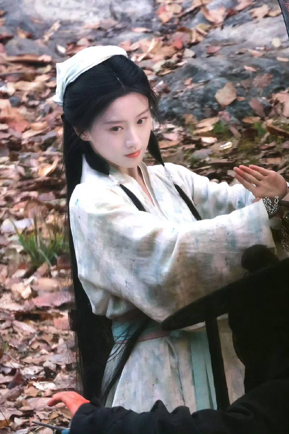 Phong hoa tuyệt đại cũng kh&ocirc;ng đủ h&igrave;nh dung mỹ nh&acirc;n n&agrave;y: Trời sinh để đ&oacute;ng cổ trang, ngắm một hồi tưởng xuy&ecirc;n kh&ocirc;ng- Ảnh 8.