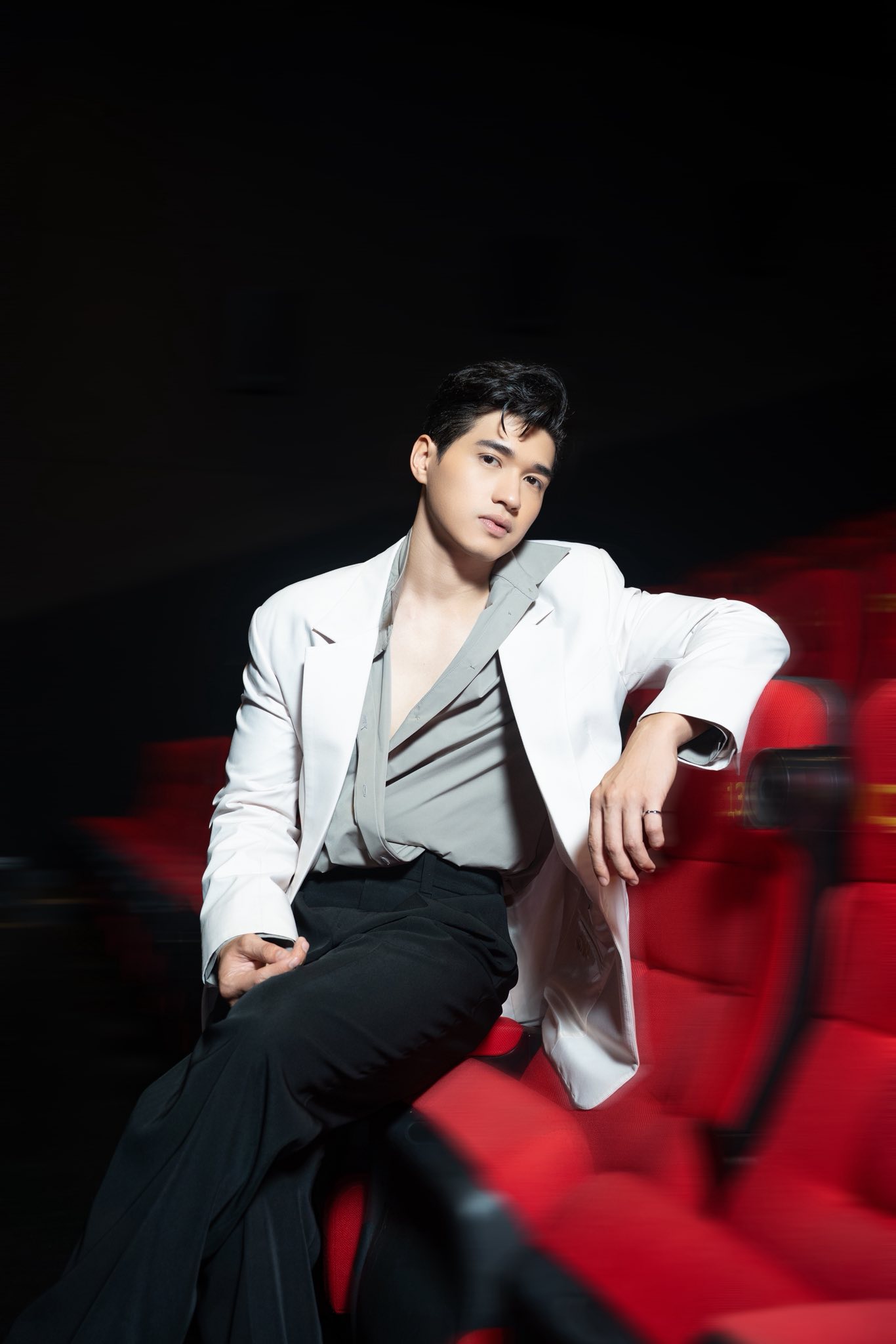 T&oacute;m d&iacute;nh cặp sao Vbiz c&ugrave;ng về sau sự kiện: Nhan sắc v&agrave;ng r&ograve;ng cả đ&ocirc;i, ngắm qu&ecirc;n sầu l&agrave; c&oacute; thật- Ảnh 8.