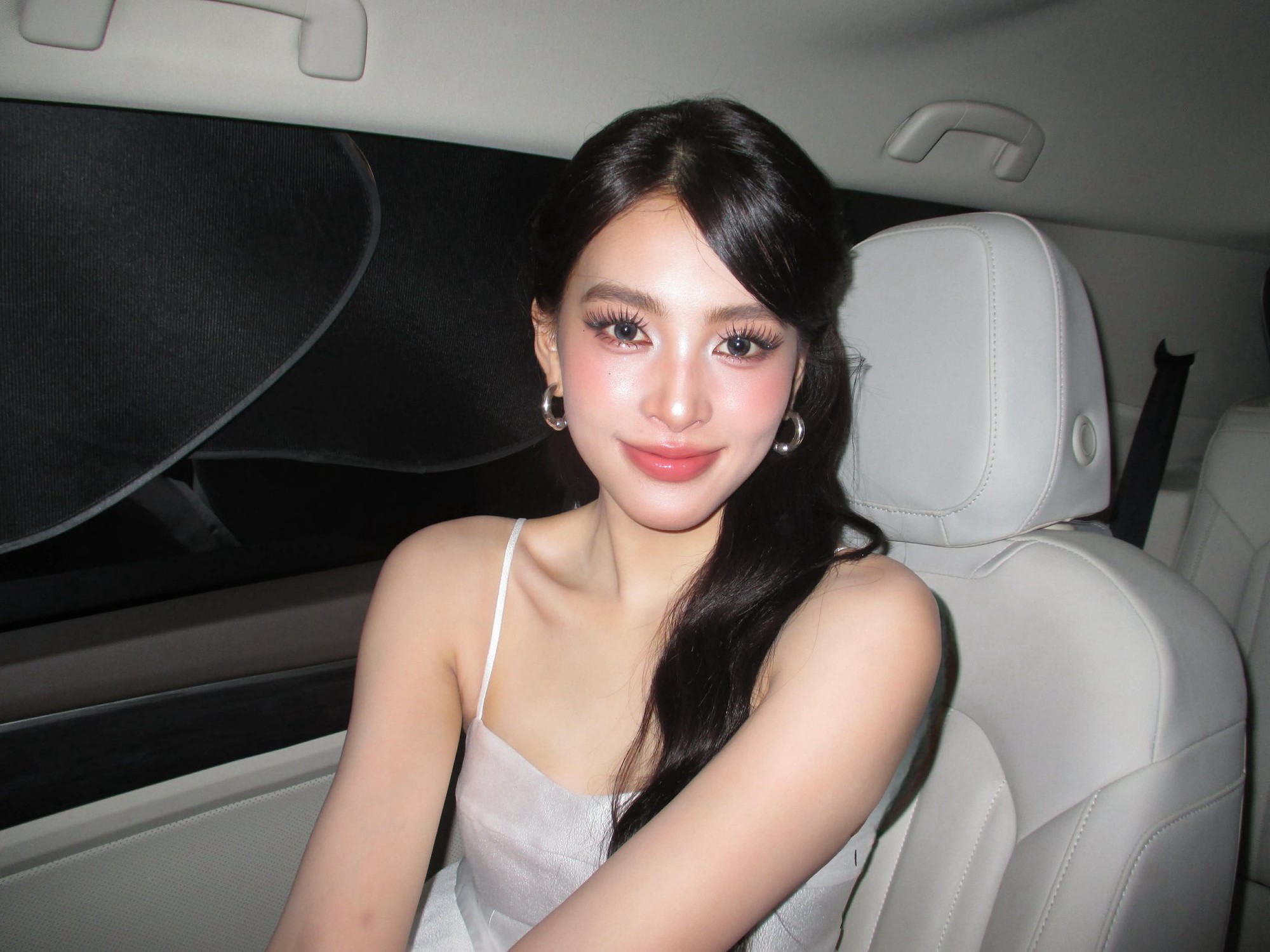 Gây tranh cãi vì tham gia sự kiện có logo app cá cược, Hoa hậu Tiểu Vy xin lỗi- Ảnh 2.