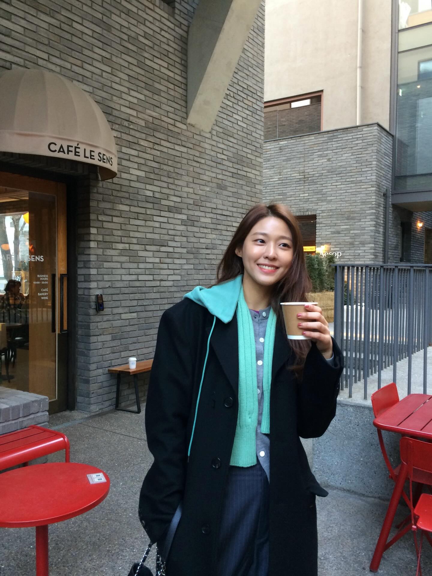 Mỹ nữ đóng cùng Song Hye Kyo trong siêu phẩm sắp chiếu: Nhan sắc như thiên thần, style xuất sắc- Ảnh 8. Mỹ nữ đóng cùng Song Hye Kyo trong siêu phẩm sắp chiếu: Nhan sắc như thiên thần, style xuất sắc- Ảnh 8.