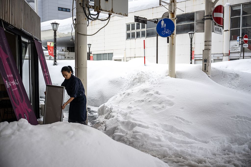 Thảm họa tuyết trắng tại Nhật Bản: Tuyết rơi d&agrave;y khiến 30 người thiệt mạng, 324 người bị thương- Ảnh 3.