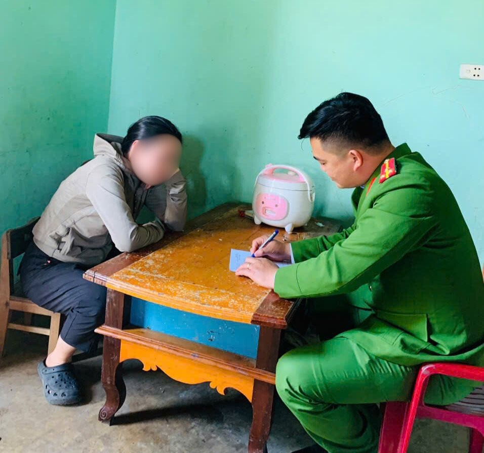 Sự thật về loạt m&atilde; QR tại c&aacute;c cửa h&agrave;ng tạp h&oacute;a đ&atilde; bị C&ocirc;ng an ti&ecirc;u hủy- Ảnh 1.