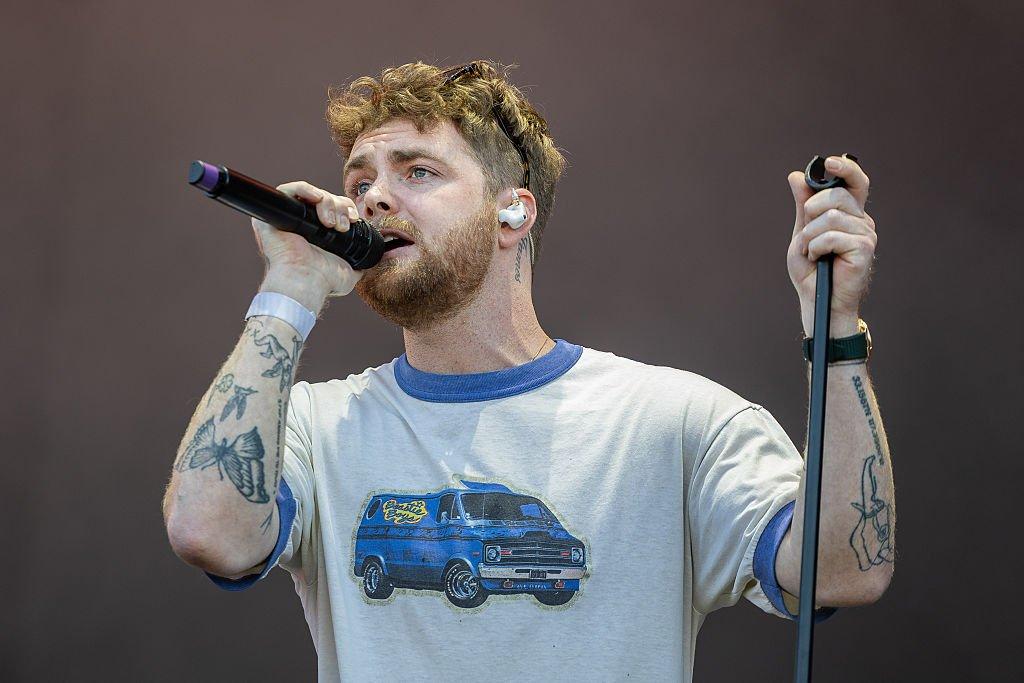 Nam ca sĩ v&ocirc; gia cư đổi đời bằng bản hit kỉ lục đứng đầu 10 tuần li&ecirc;n tiếp, s&acirc;n khấu debut Grammy khiến cả thế giới ngợi ca- Ảnh 9.