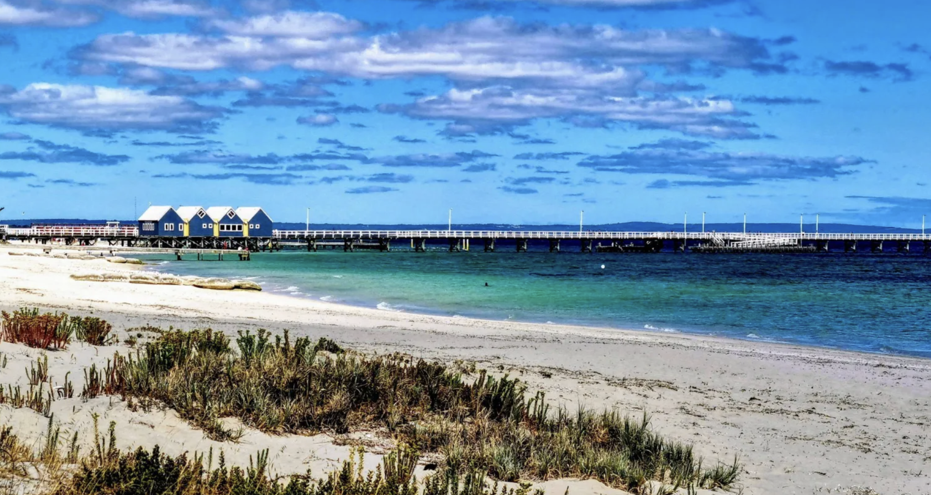 Kỳ t&iacute;ch: Cậu b&eacute; 13 tuổi bơi suốt 4 giờ giữa biển động để cứu gia đ&igrave;nh bị cuốn ra xa bờ- Ảnh 1.