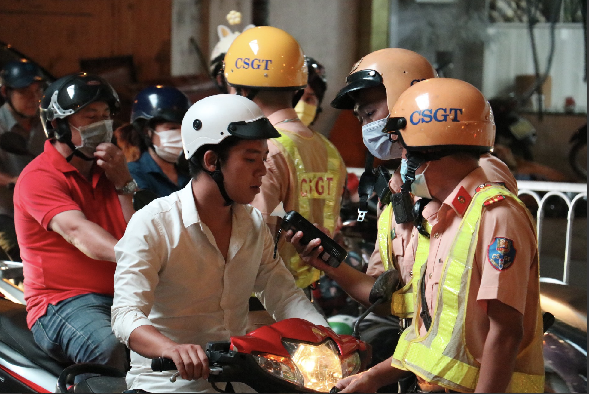 CSGT to&agrave;n quốc kiểm tra nồng độ cồn từ 10 giờ s&aacute;ng m&ugrave;ng 1 Tết B&iacute;nh Ngọ "kh&ocirc;ng ngại ki&ecirc;ng ng&agrave;y Tết"- Ảnh 1.