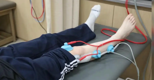 Nam sinh lớp 10 bỗng liệt nửa người v&igrave; th&oacute;i quen ngồi 