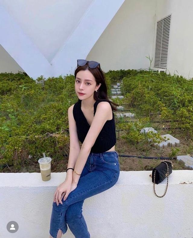 Hội phu nh&acirc;n đại gia b&oacute;c 1 kiều nữ showbiz l&agrave;m 