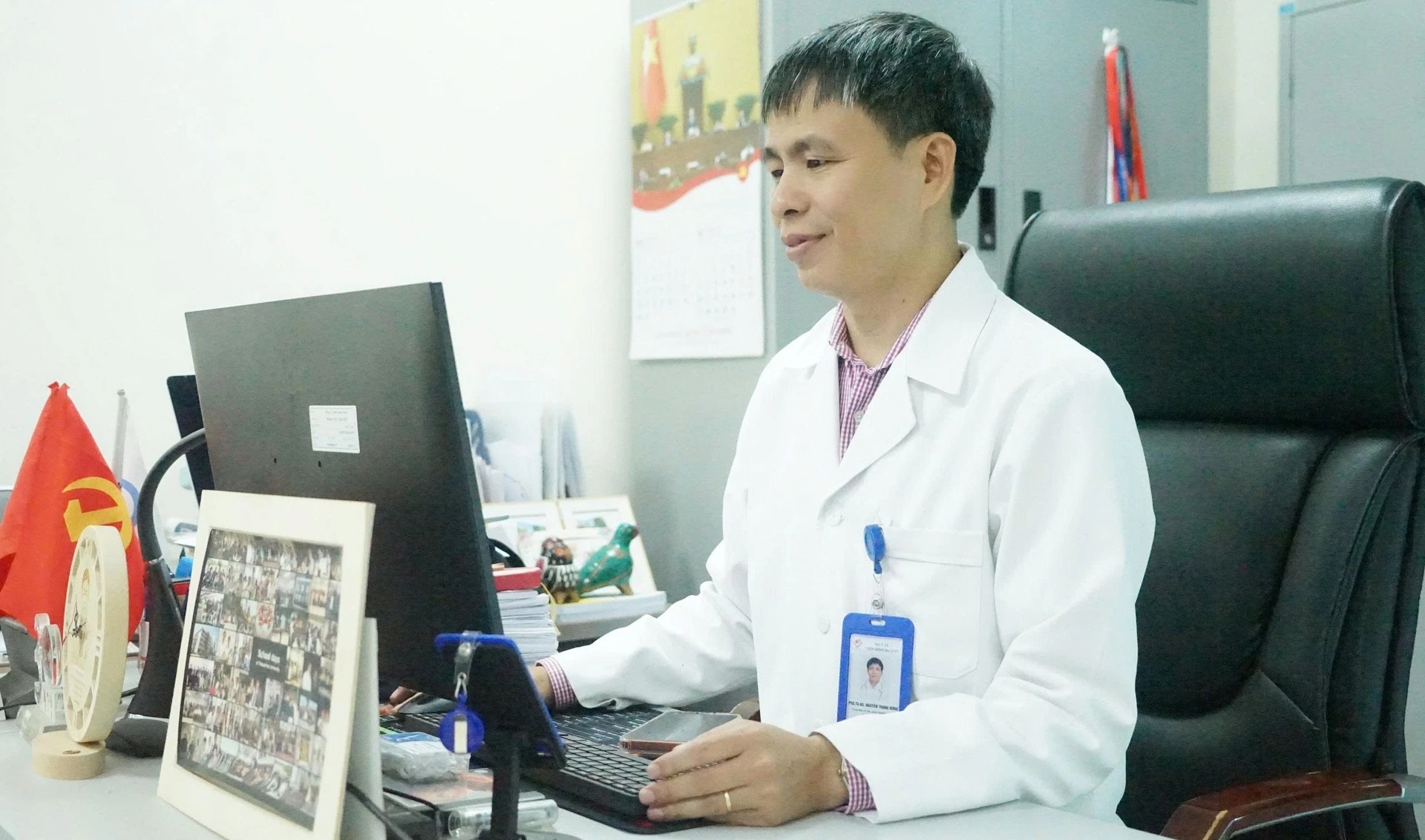 Nghe lời ChatGPT l&agrave;m 2 việc, c&ocirc; gi&aacute;o phải "cầu cứu" b&aacute;c sĩ- Ảnh 1.