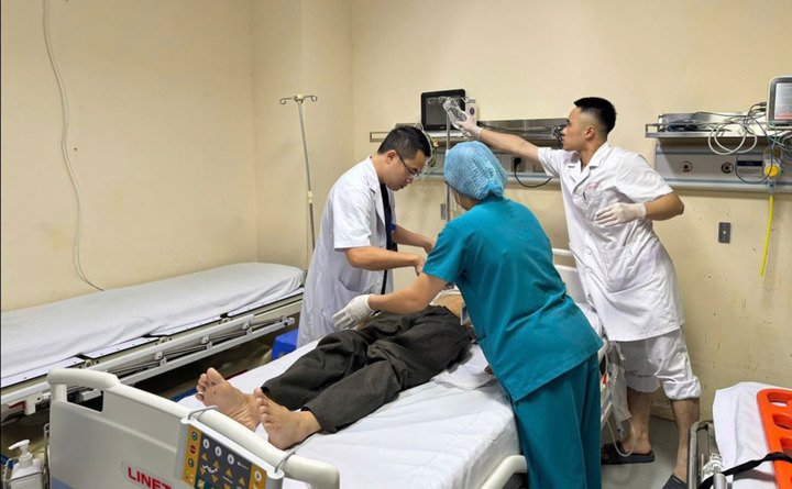 Vỡ bể thận vẫn xin d&ugrave;ng thuốc cầm cự, b&aacute;c sĩ cảnh b&aacute;o t&acirc;m l&yacute; 'để qua Tết'- Ảnh 1.