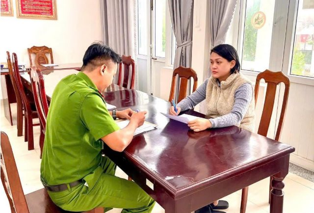 Người phụ nữ SN 1997 giao dịch 450 triệu đồng với số tài khoản không rõ danh tính, công an liên hệ với NH VPBank vào cuộc truy tìm- Ảnh 1.