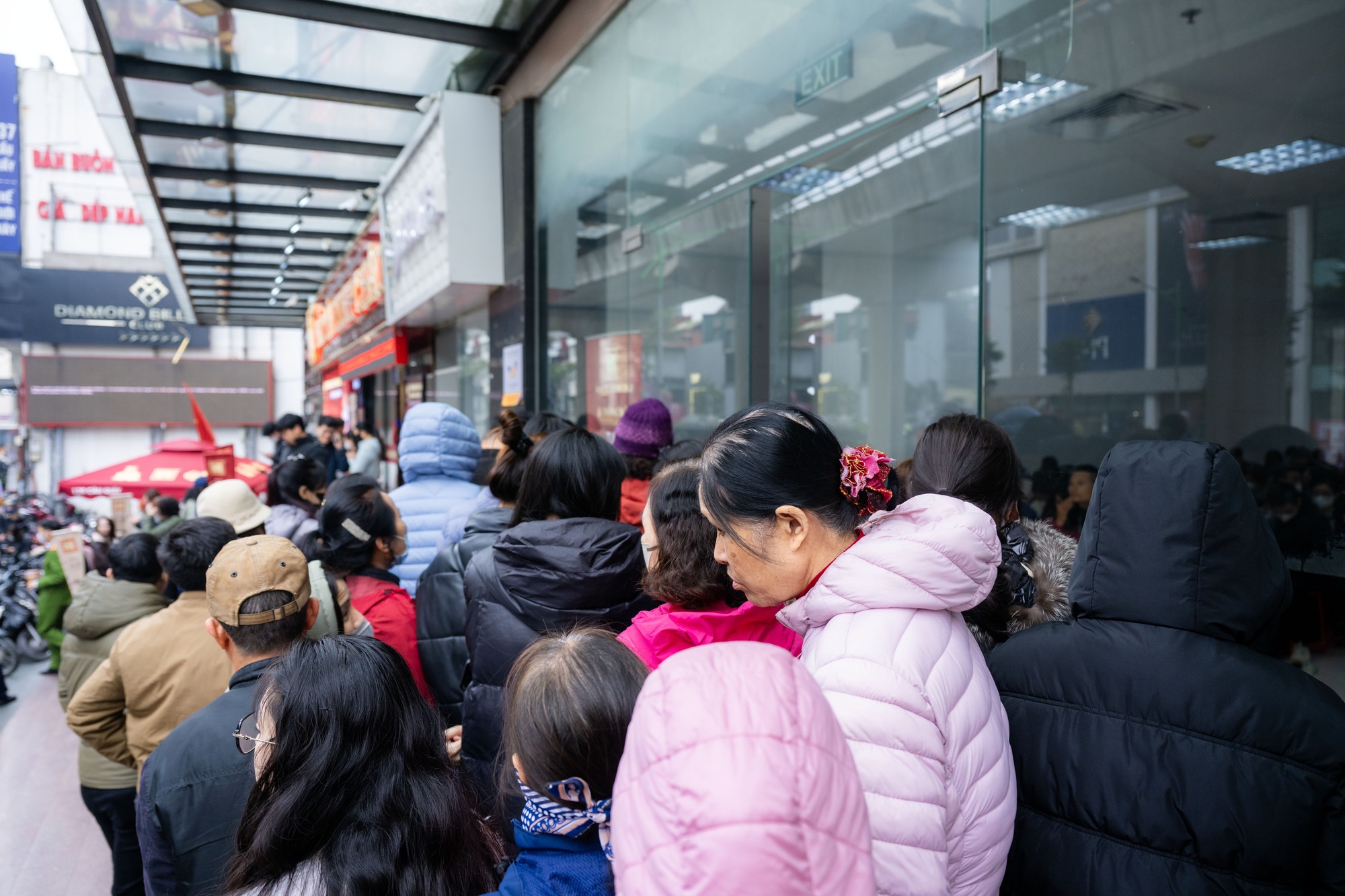 Vay tiền “đu đỉnh” vàng, người đàn ông ở Hà Nội lỗ nặng, vợ chồng cãi nhau suốt ngày- Ảnh 3. Vay tiền “đu đỉnh” vàng, người đàn ông ở Hà Nội lỗ nặng, vợ chồng cãi nhau suốt ngày- Ảnh 3.