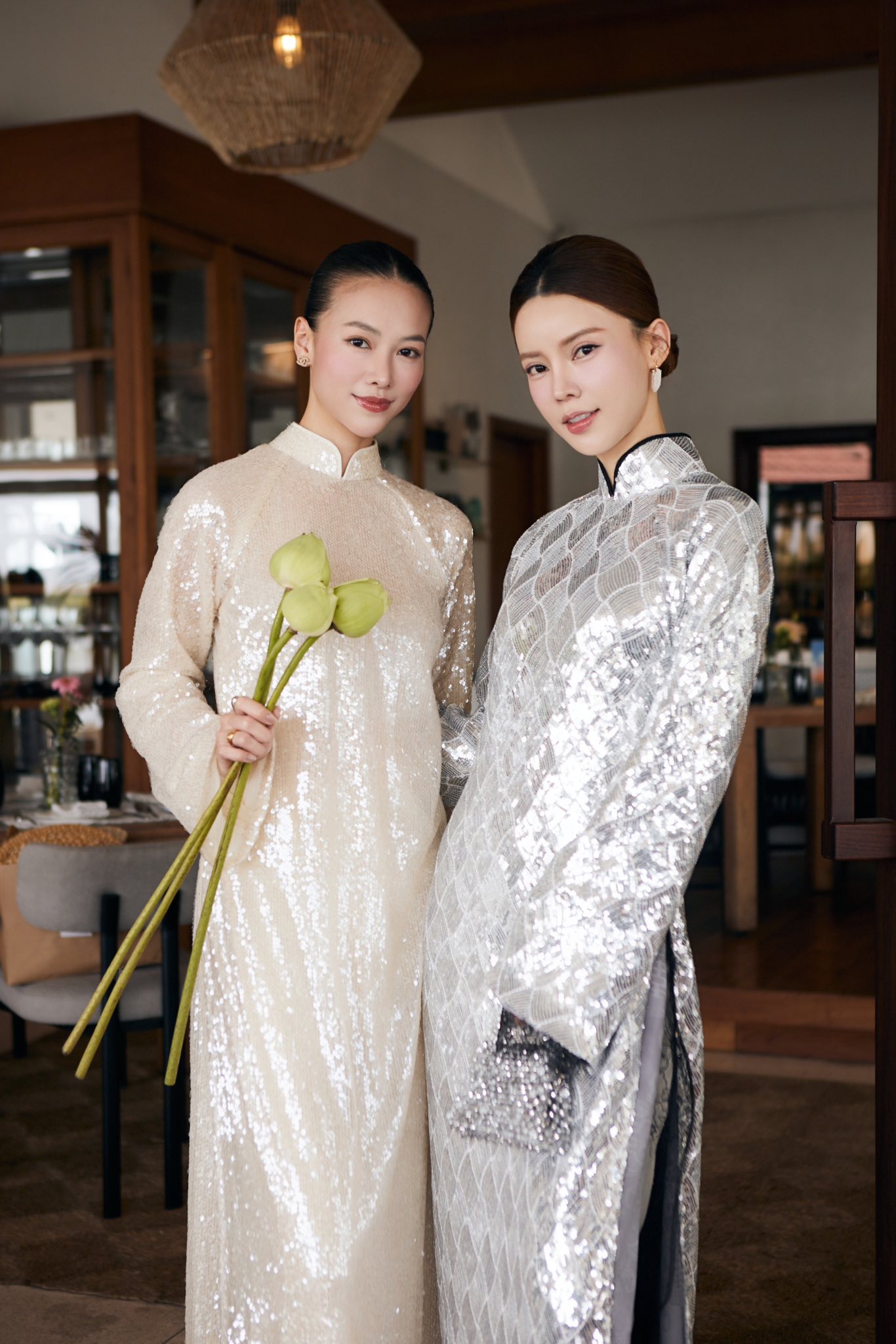 &Aacute;o d&agrave;i Tết t&ocirc;n da: Chọn đ&uacute;ng gam m&agrave;u để ngay cả da ngăm đen cũng 