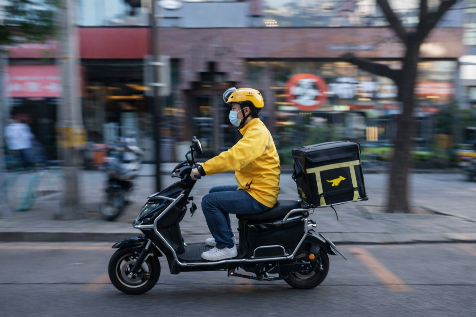 Thạc sĩ đại học top 1 bất ngờ trở th&agrave;nh shipper giao đồ ăn- Ảnh 1.