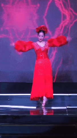 Kh&aacute;nh Thi qu&aacute; ch&oacute;i mắt: 7 năm mới trở lại s&agrave;n nhảy vẫn giật trọn spotlight, lấn &aacute;t cả Phan Hiển - Thu Hương- Ảnh 1.