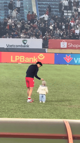 2,5 triệu người xem Đo&agrave;n Văn Hậu 