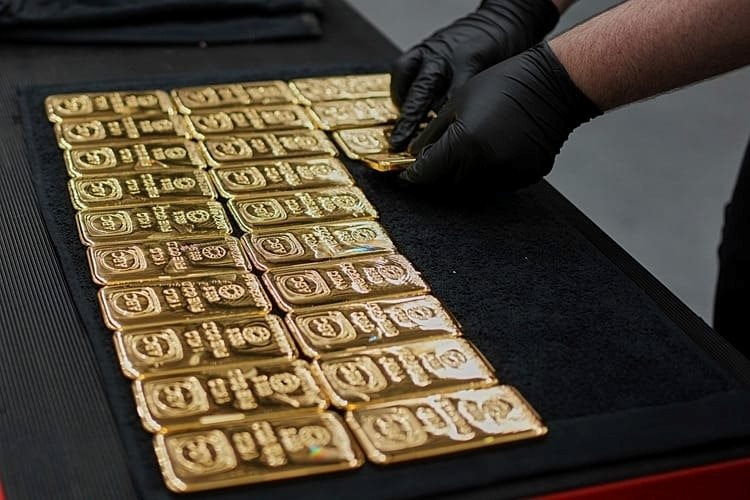 Kh&ocirc;ng chỉ Việt Nam, d&acirc;n nước l&aacute;ng giềng cũng vẫn xếp h&agrave;ng mua v&agrave;ng ng&agrave;y gi&aacute; lao dốc: Người đợi 6 tiếng mới đến lượt, người ra về tay kh&ocirc;ng v&igrave; hết h&agrave;ng- Ảnh 1.