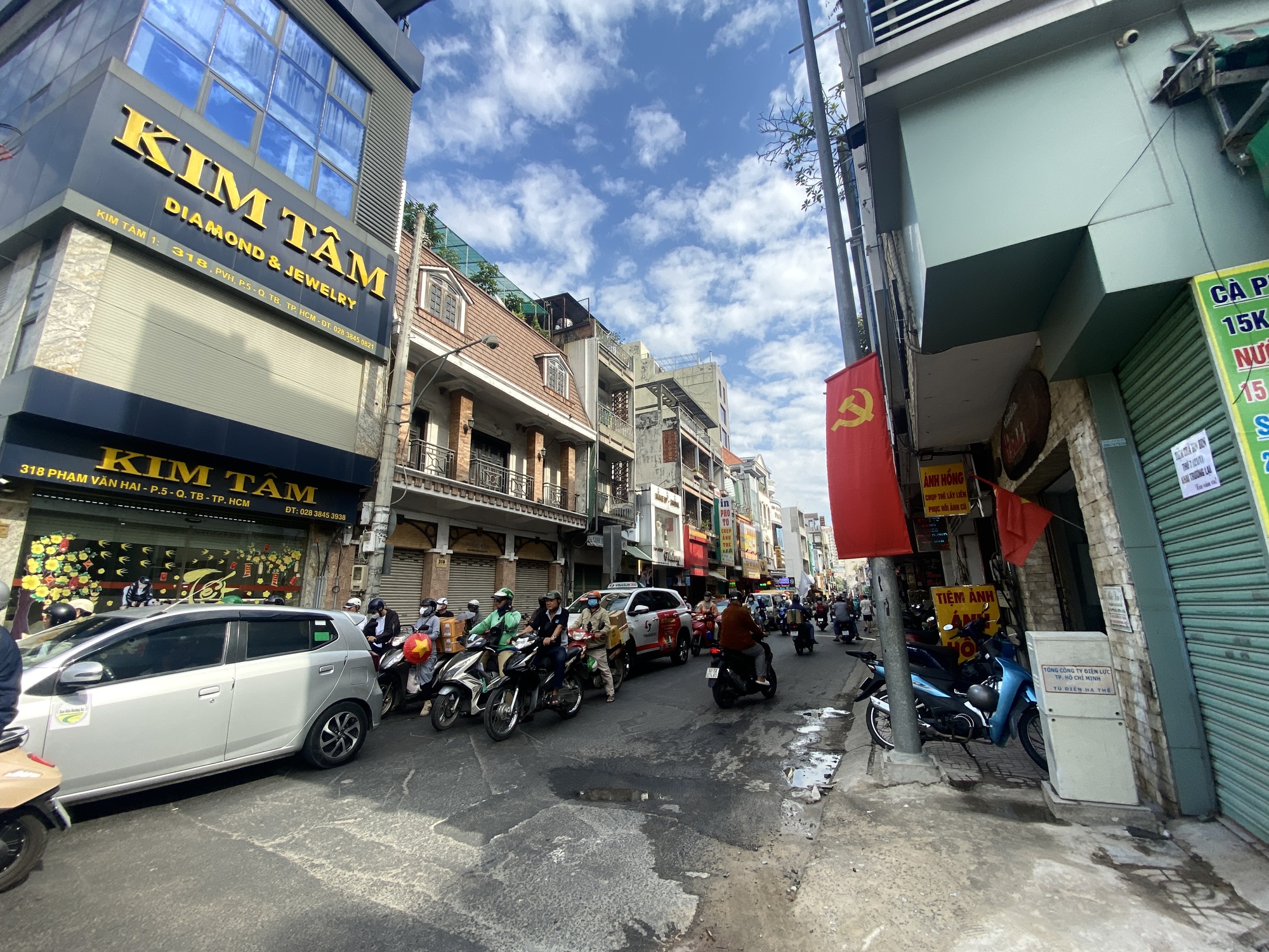 Cảnh tượng lạ tr&ecirc;n những "phố thịt ch&oacute;" một thời ở TP.HCM ng&agrave;y cuối năm- Ảnh 4.