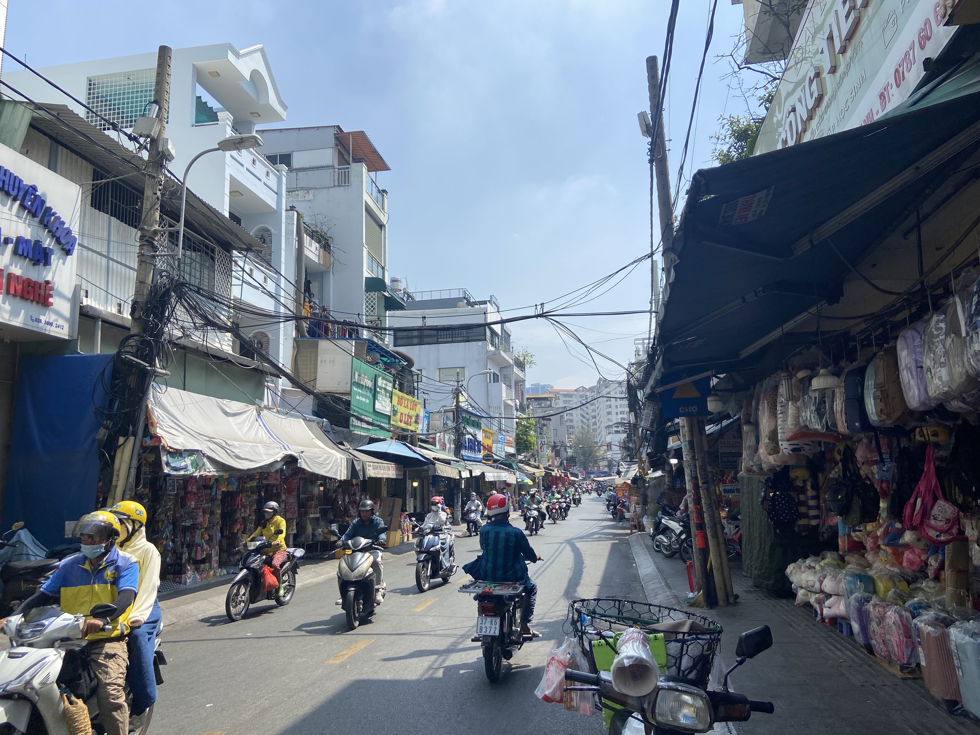 Cảnh tượng lạ tr&ecirc;n những "phố thịt ch&oacute;" một thời ở TP.HCM ng&agrave;y cuối năm- Ảnh 3.