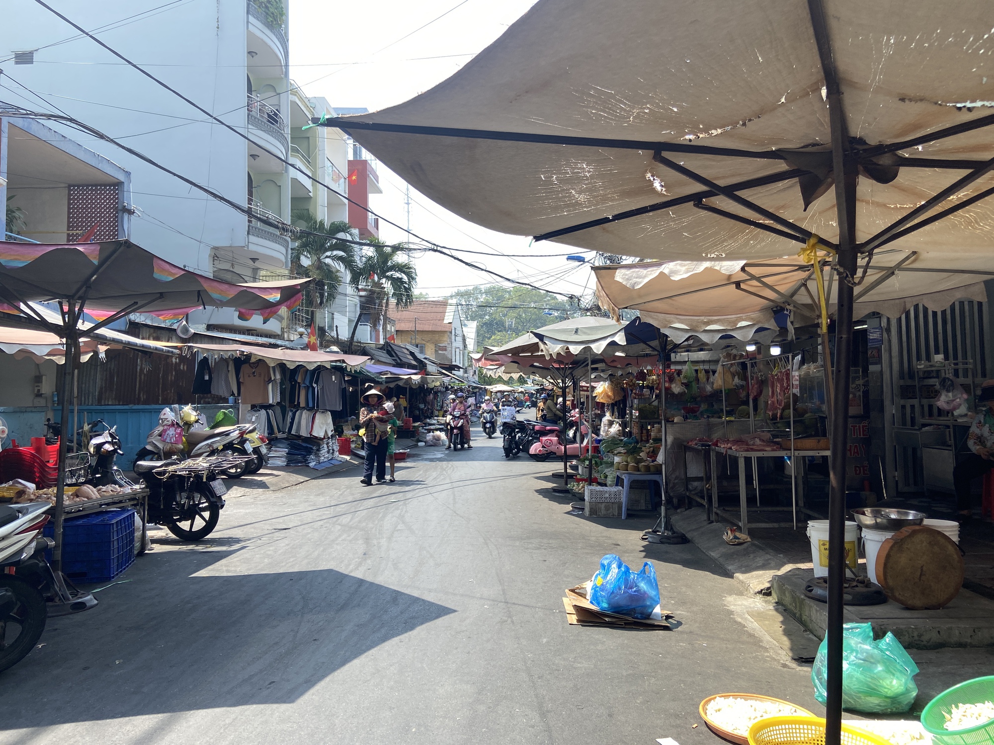 Cảnh tượng lạ tr&ecirc;n những "phố thịt ch&oacute;" một thời ở TP.HCM ng&agrave;y cuối năm- Ảnh 5.