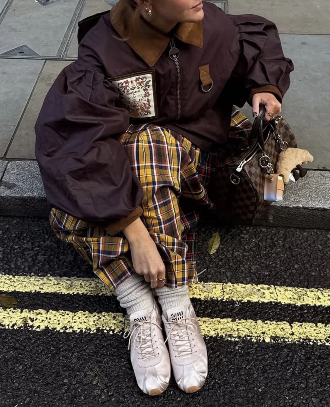 Hot trend 2026 gọi t&ecirc;n gi&agrave;y satin: Từ gi&agrave;y b&uacute;p b&ecirc; tới sneakers đều xinh cỡ n&agrave;y, bảo sao MXH m&ecirc; đắm!- Ảnh 5.