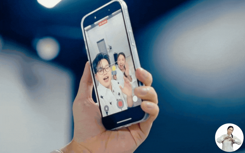 &ldquo;Vợ quốc d&acirc;n&rdquo; Vbiz vỗ tay cho một Việt Nam &ldquo;ch&acirc;n cứng đ&aacute; mềm&rdquo;: Loạt khoảnh khắc kh&oacute; k&igrave;m nước mắt, kh&ocirc;ng ai bị bỏ lại ph&iacute;a sau- Ảnh 1.