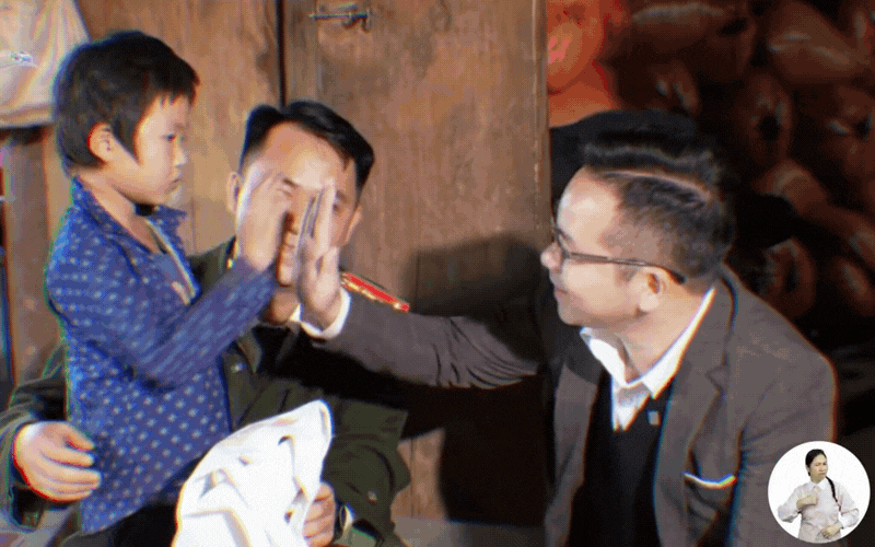 &ldquo;Vợ quốc d&acirc;n&rdquo; Vbiz vỗ tay cho một Việt Nam &ldquo;ch&acirc;n cứng đ&aacute; mềm&rdquo;: Loạt khoảnh khắc kh&oacute; k&igrave;m nước mắt, kh&ocirc;ng ai bị bỏ lại ph&iacute;a sau- Ảnh 2.