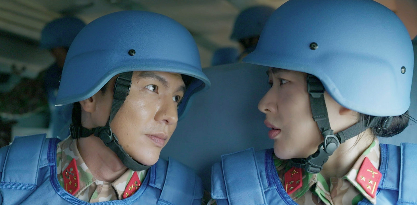 Phim Việt giờ v&agrave;ng mới chiếu đ&atilde; được khen hay như Hậu Duệ Mặt Trời, nam ch&iacute;nh mặc qu&acirc;n phục l&agrave; đẹp l&ecirc;n gấp tỷ lần- Ảnh 2.