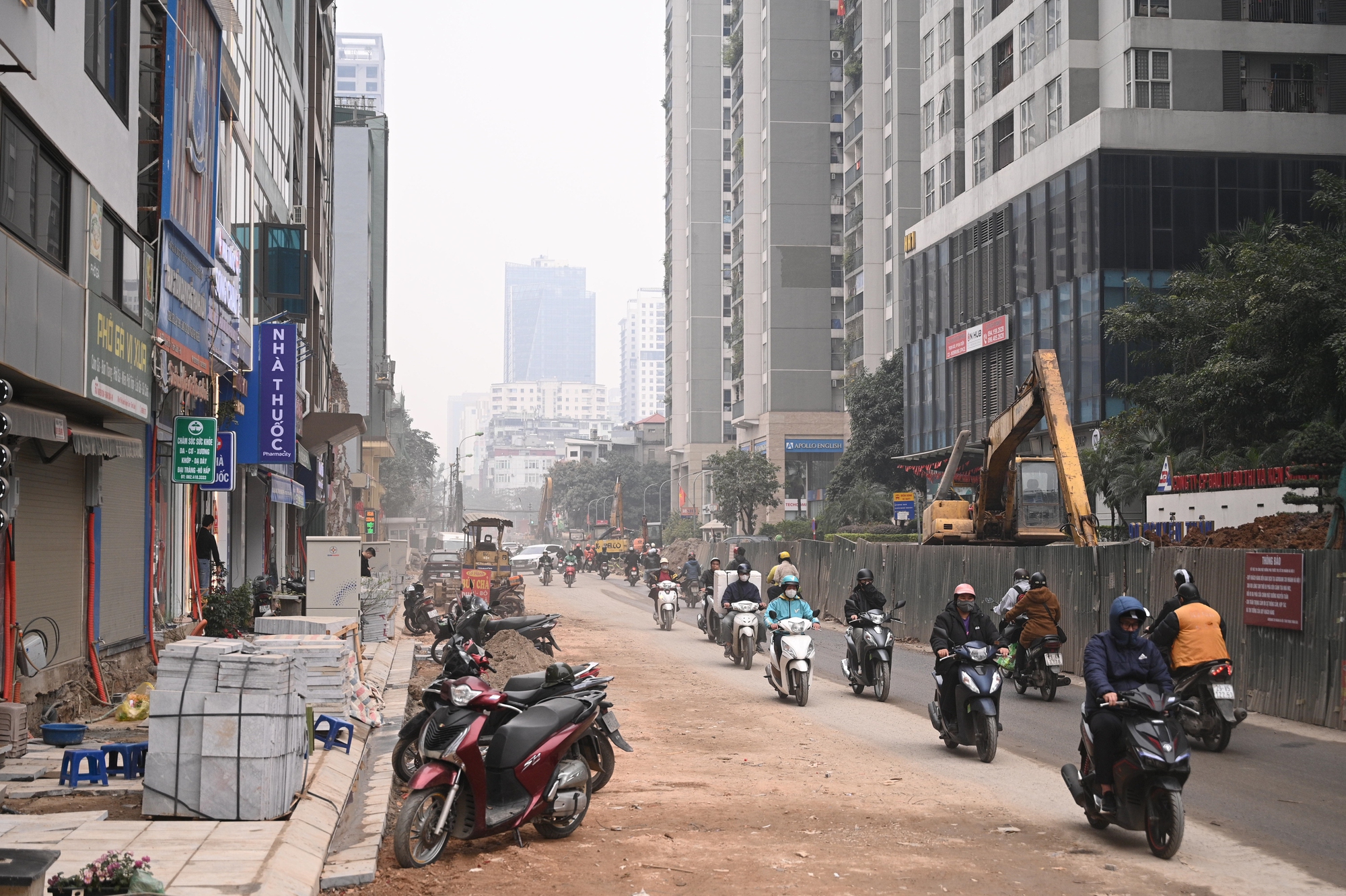 Sát Tết, đường Nguyễn Tuân vẫn ngổn ngang: Người dân Hà Nội "kêu trời" vì bụi mù kèm ùn tắc- Ảnh 21. Sát Tết, đường Nguyễn Tuân vẫn ngổn ngang: Người dân Hà Nội "kêu trời" vì bụi mù kèm ùn tắc- Ảnh 21.