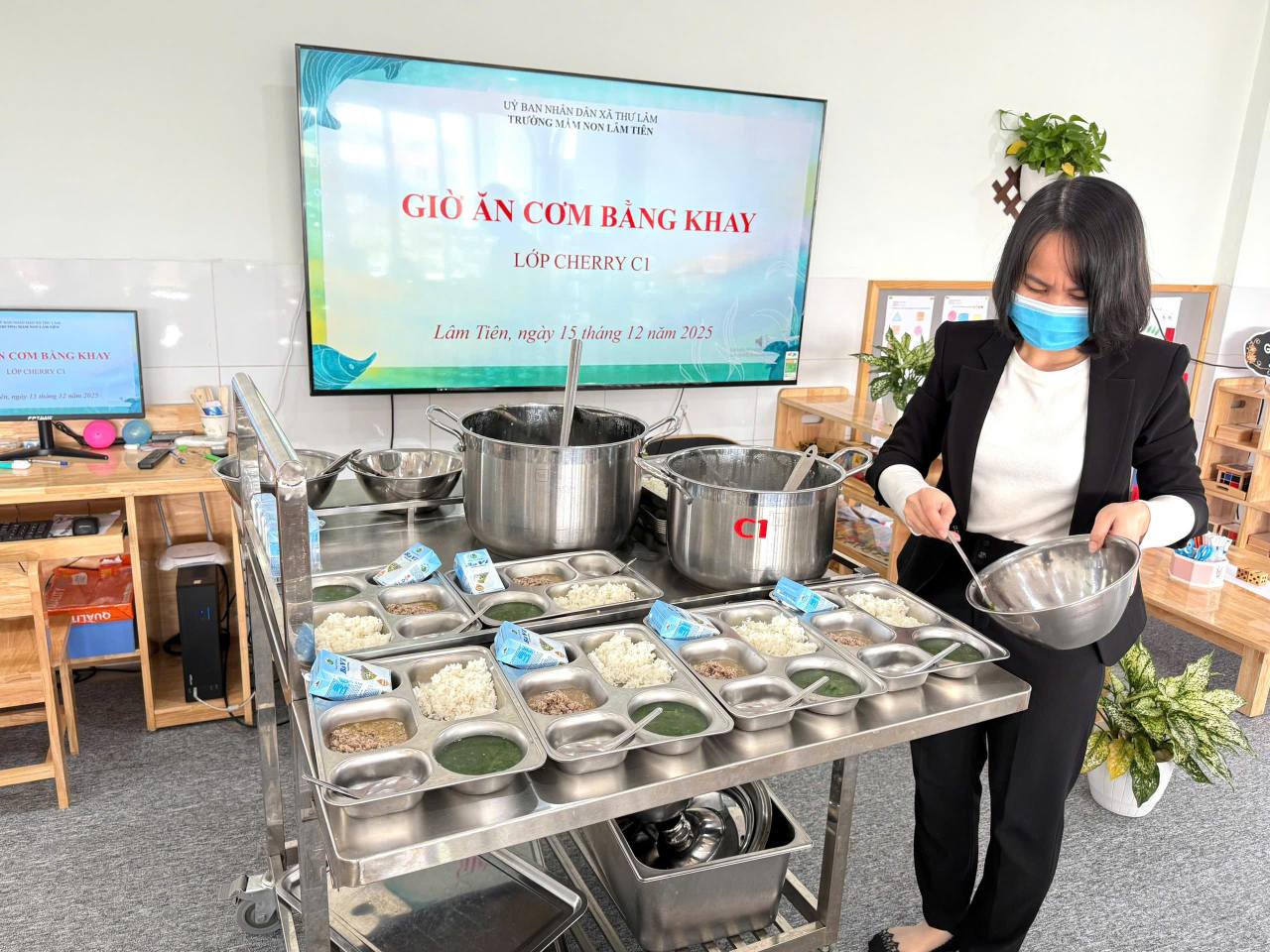 Nh&igrave;n cơ sở vật chất HO&Agrave;NH TR&Aacute;NG, to rộng cỡ n&agrave;y, ai m&agrave; nghĩ được: Đ&acirc;y chỉ l&agrave; một trường mầm non c&ocirc;ng lập!- Ảnh 11.