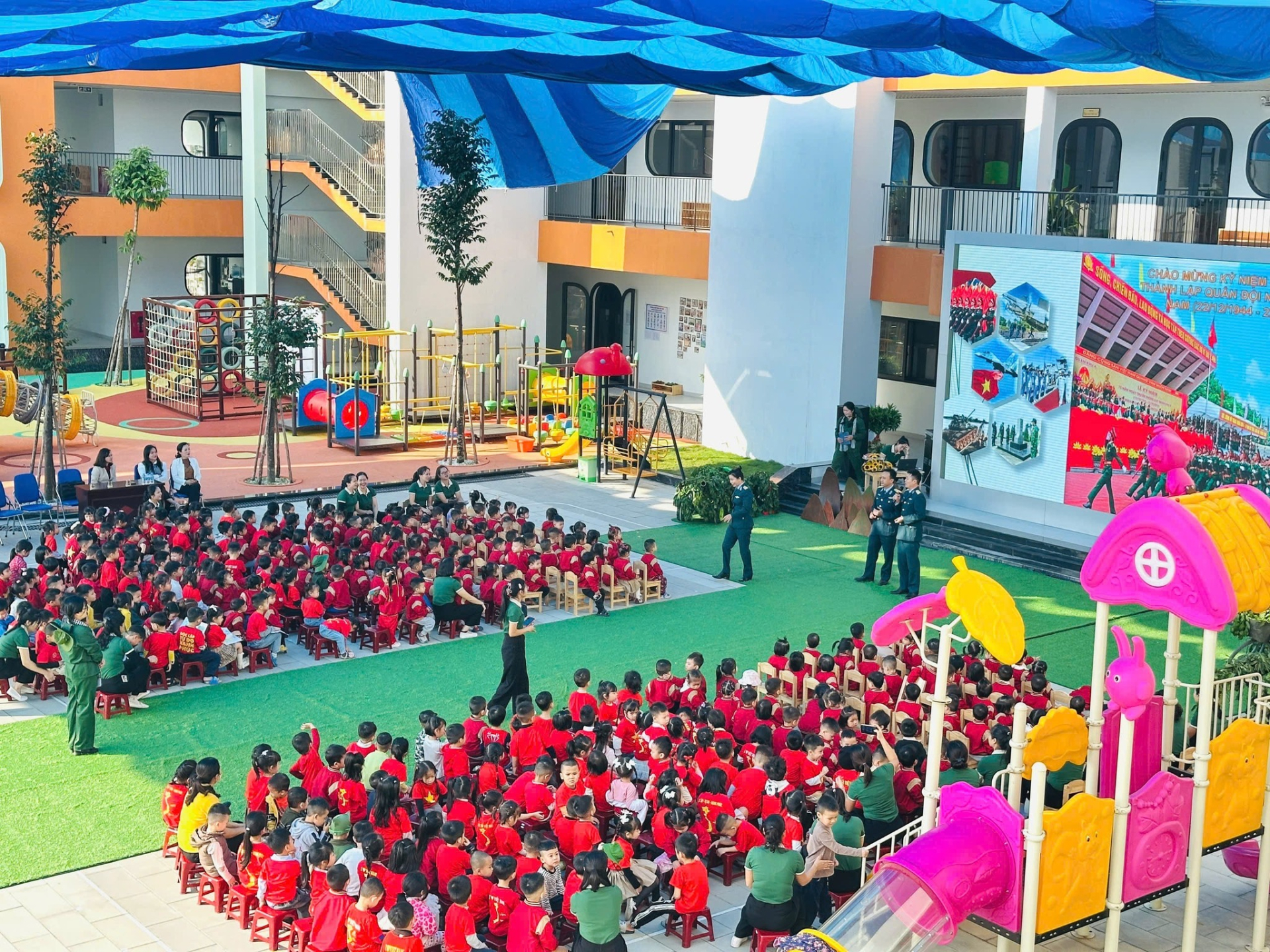 Nh&igrave;n cơ sở vật chất HO&Agrave;NH TR&Aacute;NG, to rộng cỡ n&agrave;y, ai m&agrave; nghĩ được: Đ&acirc;y chỉ l&agrave; một trường mầm non c&ocirc;ng lập!- Ảnh 4.