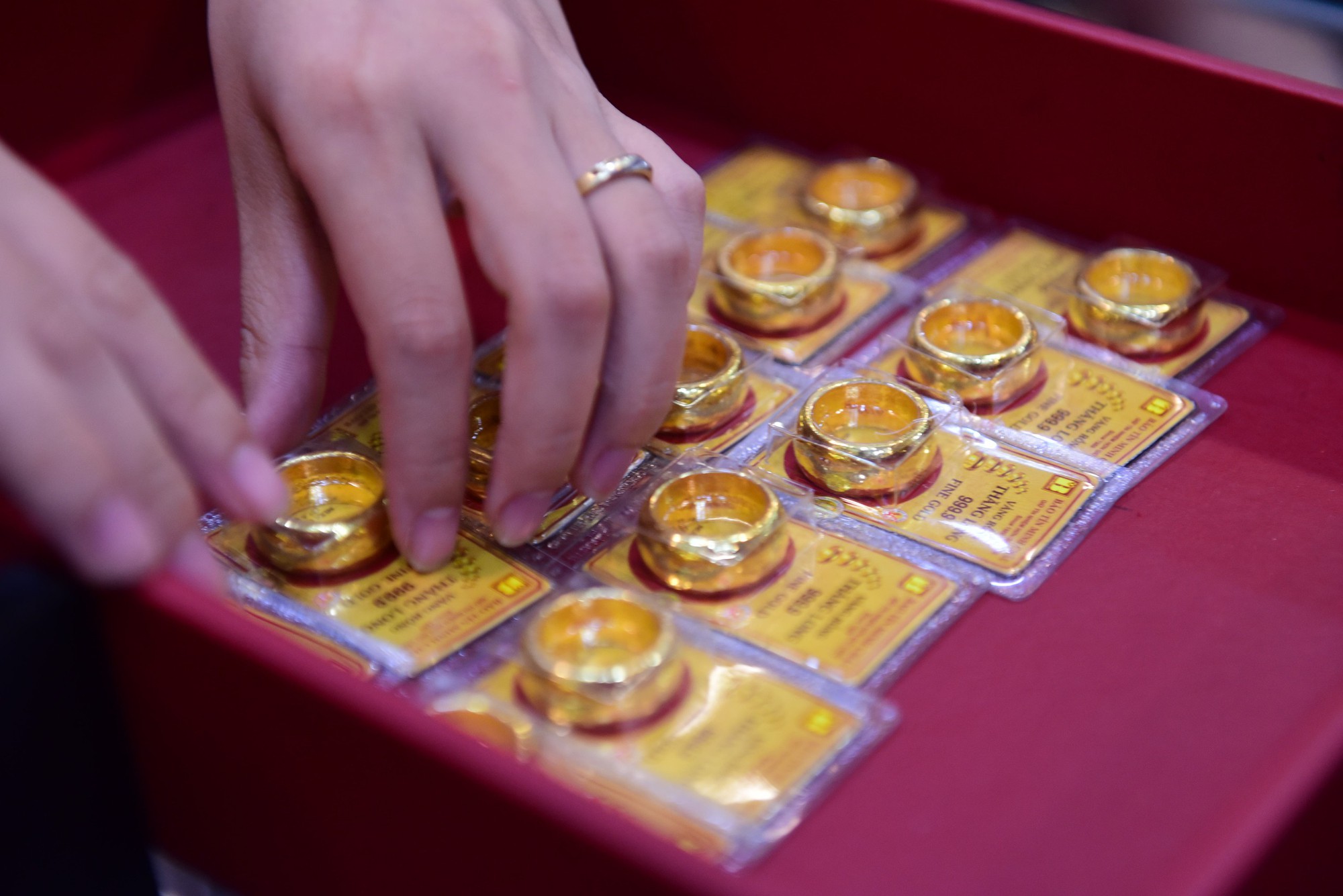 "Có nên mua vàng hôm nay không?” - kinh nghiệm tích lũy 20 cây vàng giúp tôi quyết định sáng suốt, không hoảng loạn- Ảnh 3.