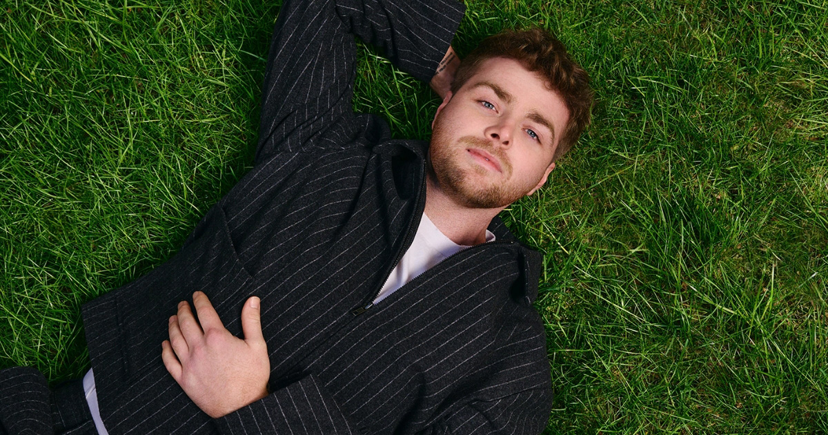 Nam ca sĩ v&ocirc; gia cư đổi đời bằng bản hit kỉ lục đứng đầu 10 tuần li&ecirc;n tiếp, s&acirc;n khấu debut Grammy khiến cả thế giới ngợi ca- Ảnh 8.