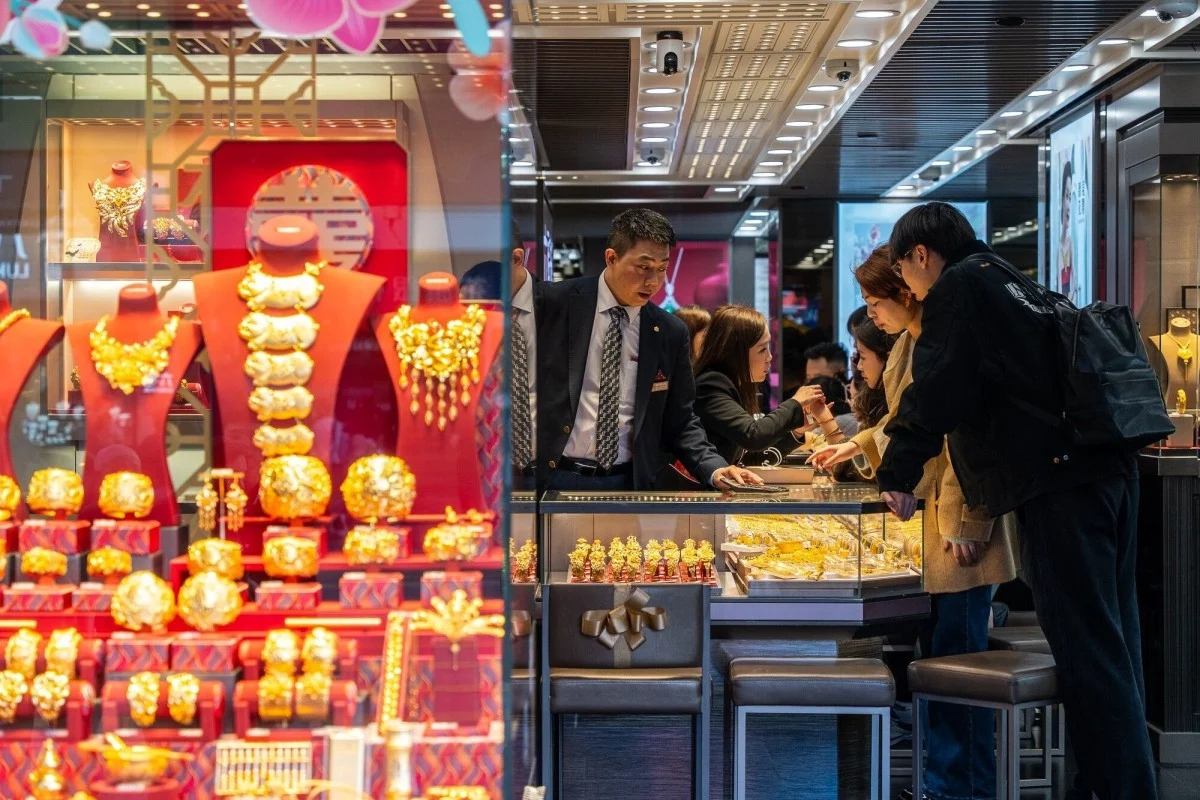 Người phụ nữ rút sổ tiết kiệm 860 triệu đồng mua vàng, 10 năm sau lãi 130% nhưng thừa nhận: “Tôi lãi đậm nhưng thấp thỏm, mất ăn mất ngủ”- Ảnh 1.