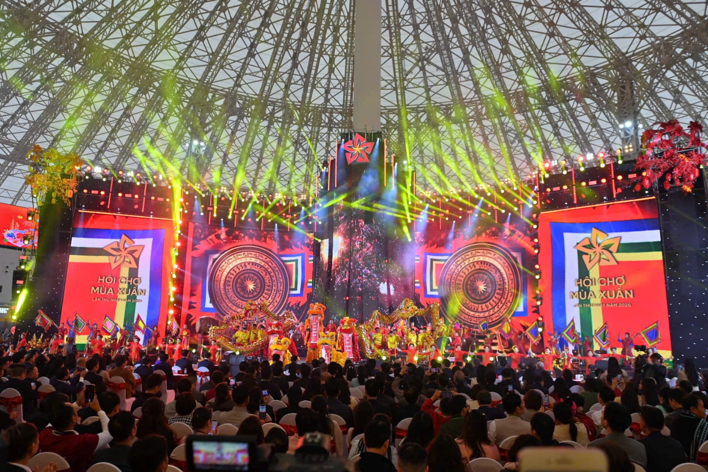 Hàng vạn du khách đổ về VEC trong ngày đầu khai mạc Hội chợ Mùa Xuân 2026- Ảnh 2. Hàng vạn du khách đổ về VEC trong ngày đầu khai mạc Hội chợ Mùa Xuân 2026- Ảnh 2.