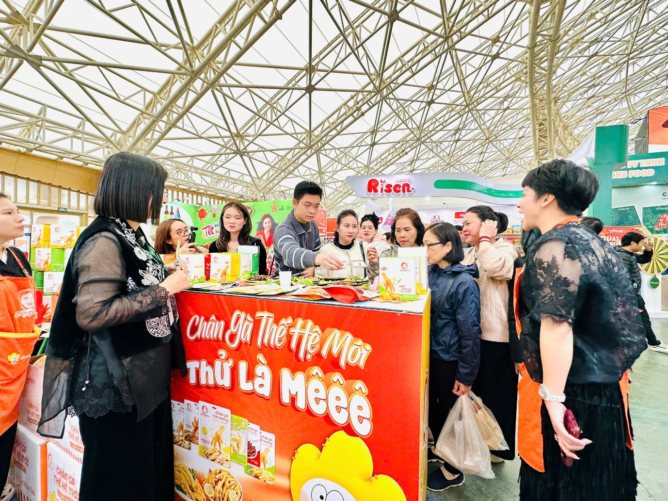 Hàng vạn du khách đổ về VEC trong ngày đầu khai mạc Hội chợ Mùa Xuân 2026- Ảnh 7. Hàng vạn du khách đổ về VEC trong ngày đầu khai mạc Hội chợ Mùa Xuân 2026- Ảnh 7.