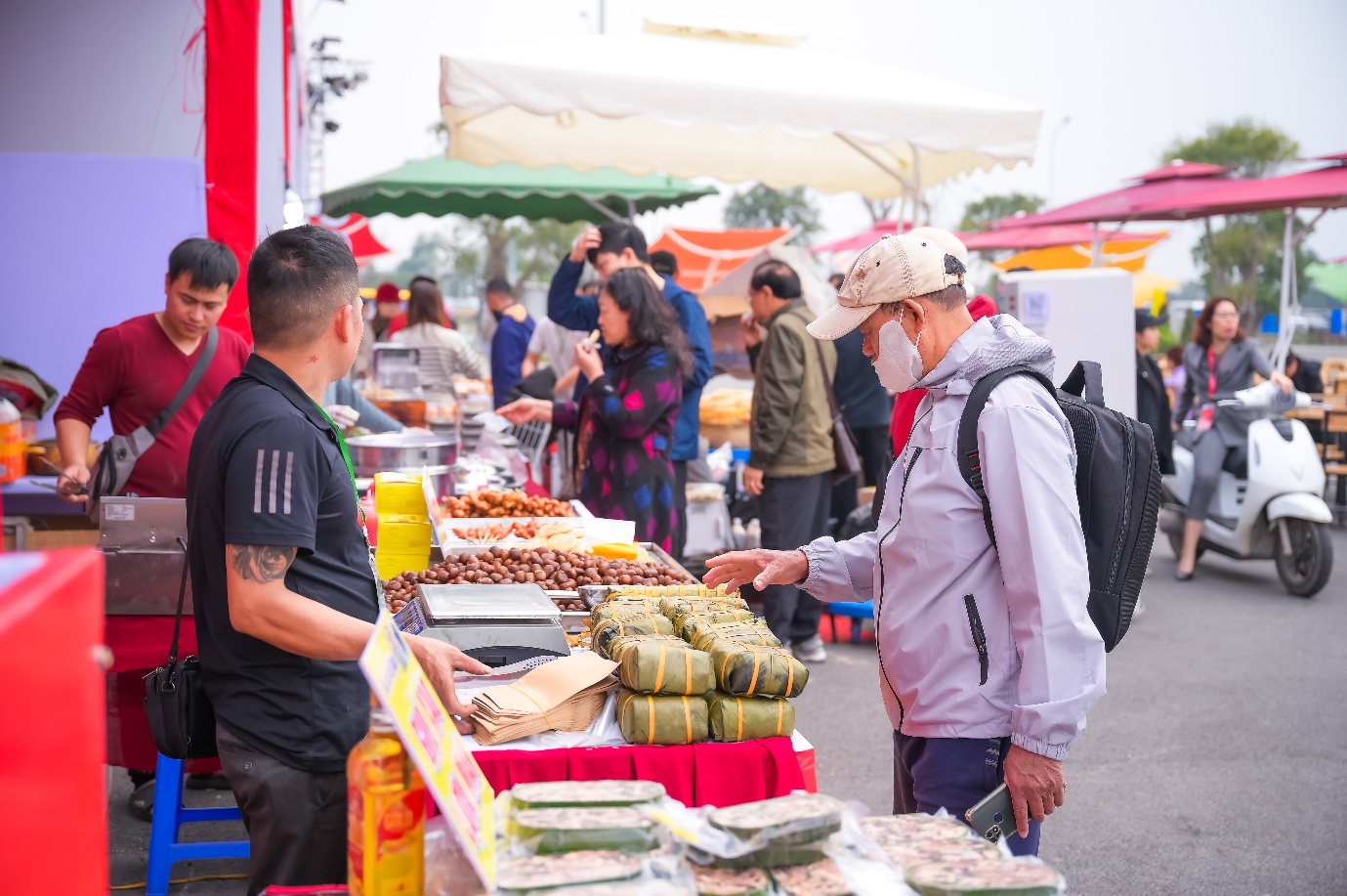 Hàng vạn du khách đổ về VEC trong ngày đầu khai mạc Hội chợ Mùa Xuân 2026- Ảnh 8. Hàng vạn du khách đổ về VEC trong ngày đầu khai mạc Hội chợ Mùa Xuân 2026- Ảnh 8.